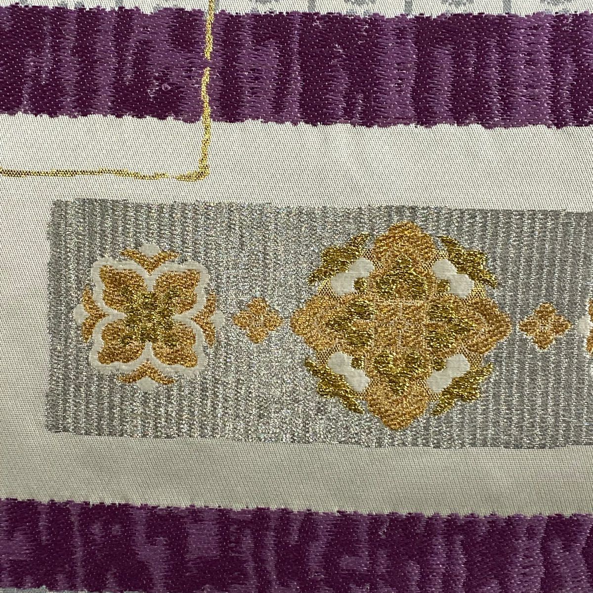 【美品】 袋帶 逸品級 じゅらく 落款あり 帝王紫 華紋 草花紋 金銀彩 金金箔 灰白 六通 純蠶絲