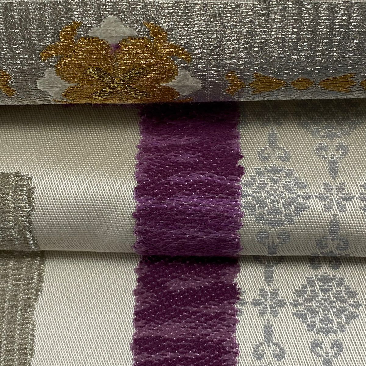 【美品】 袋帶 逸品級 じゅらく 落款あり 帝王紫 華紋 草花紋 金銀彩 金金箔 灰白 六通 純蠶絲