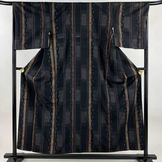 【美品】 小紋 身長154cm 袖長67.5cm L 雙層 吉澤與市 落款あり 草花紋紋 縱條 墨色 純蠶絲 逸品級