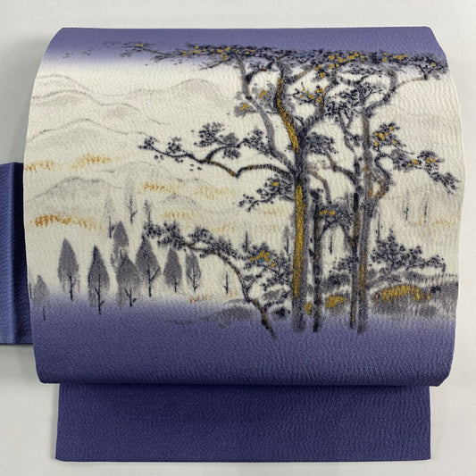 【美品】 名古屋帶 名品級 落款あり 山科春宣 樹木 山 金銀彩 縮緬 紫 純蠶絲
