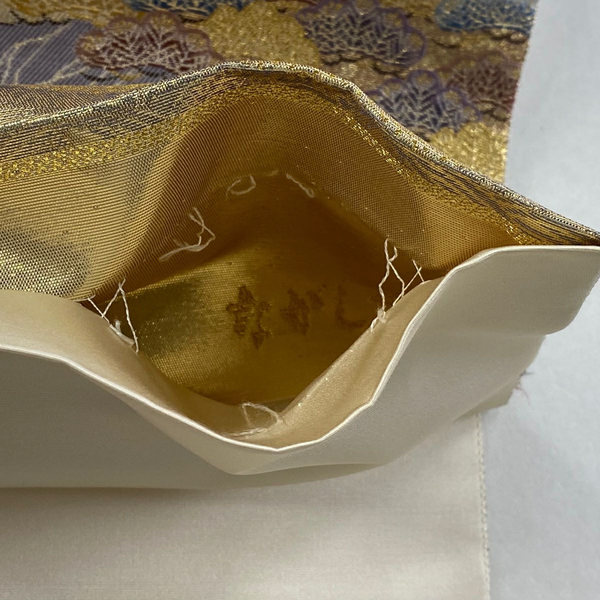 【美品】 袋帶 名品級 長嶋成織物 落款あり 晴天 松樹梅花 樹木 刺繡 金絲 金色 六通 純蠶絲