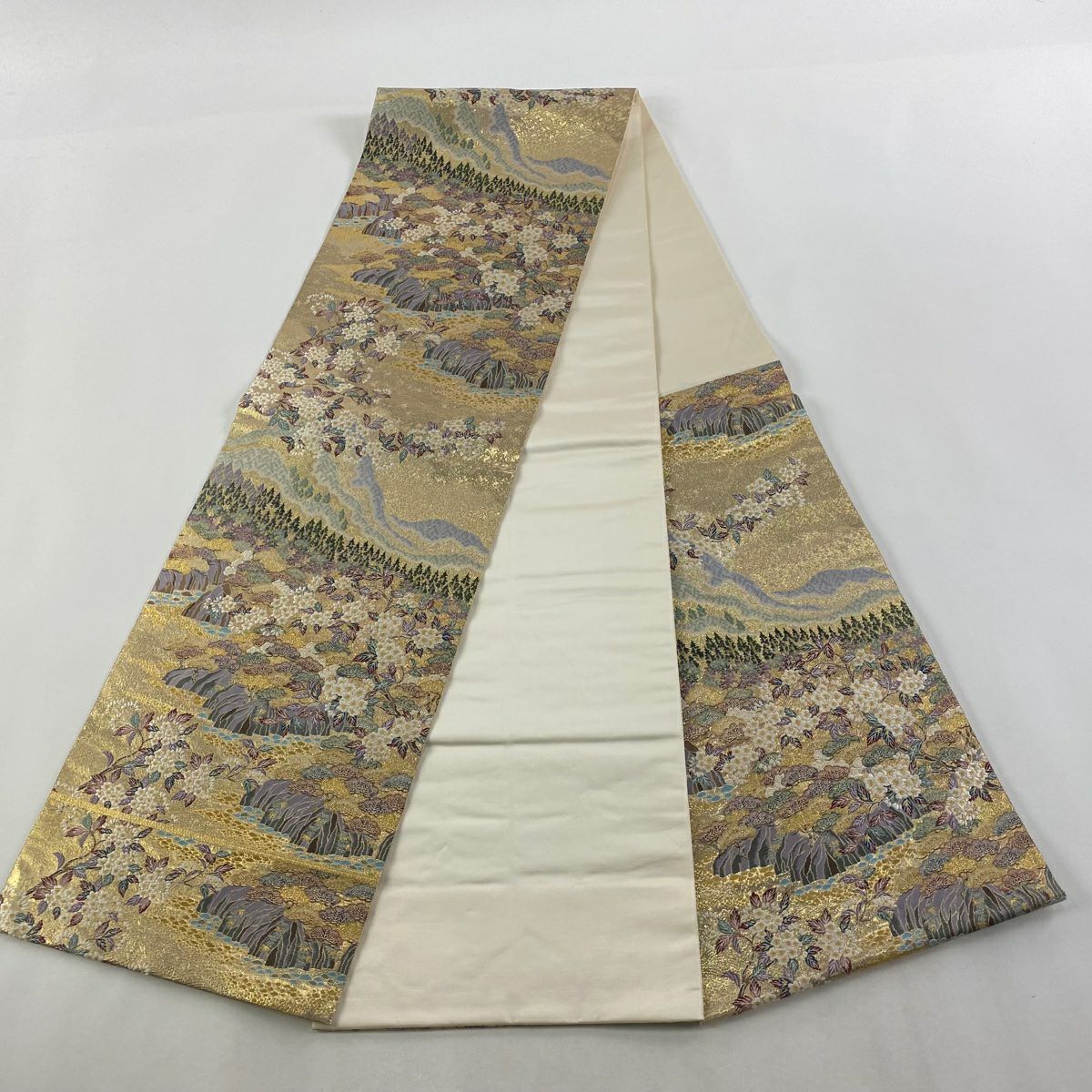 【美品】 袋帶 名品級 長嶋成織物 落款あり 晴天 松樹梅花 樹木 刺繡 金絲 金色 六通 純蠶絲