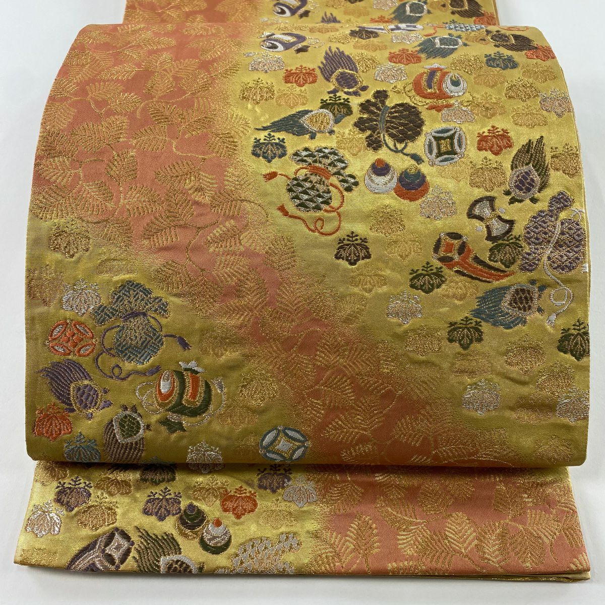 【美品】 袋帶 秀品級 寶盡くし 松樹 金銀線 金金箔 金色 六通 純蠶絲