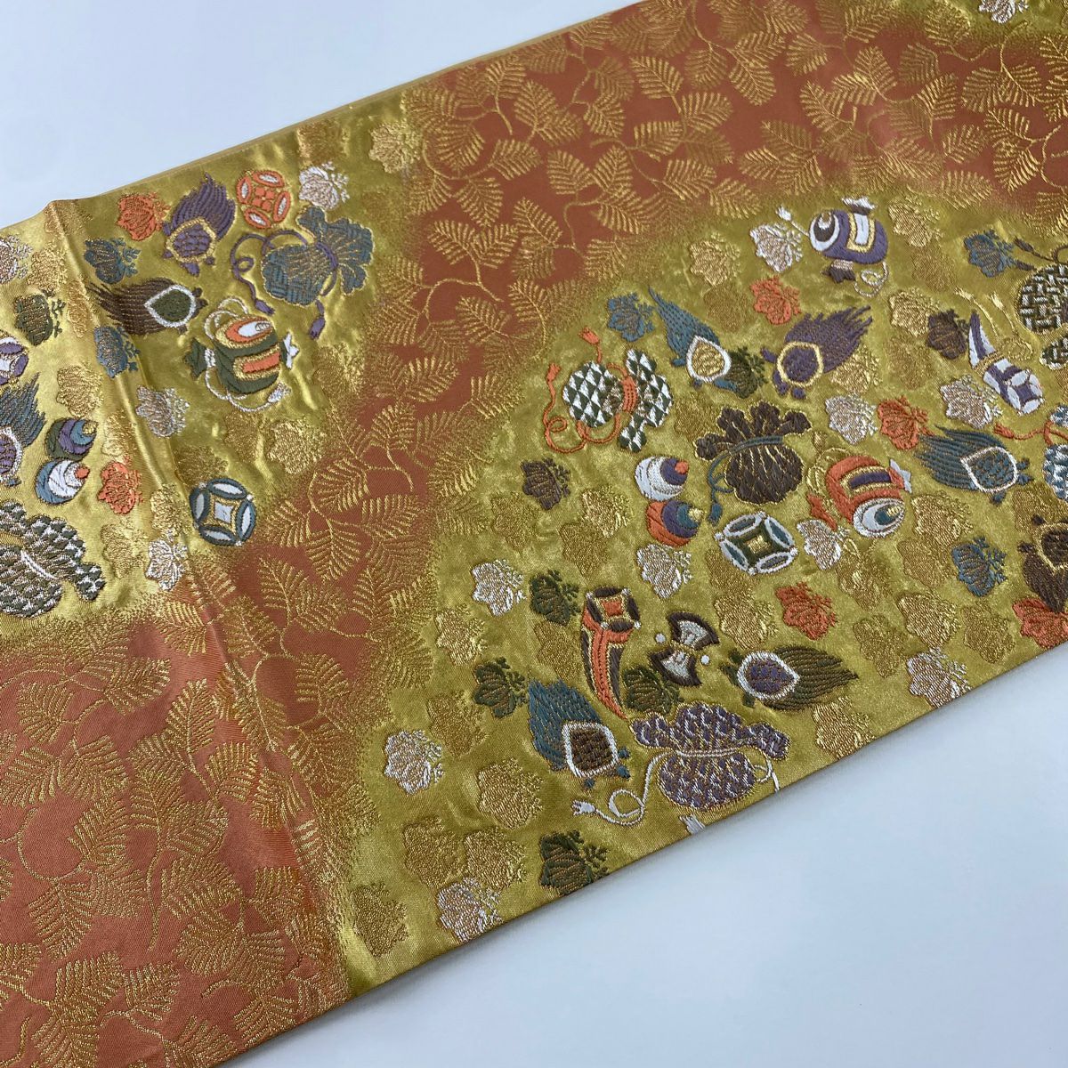 【美品】 袋帶 秀品級 寶盡くし 松樹 金銀線 金金箔 金色 六通 純蠶絲