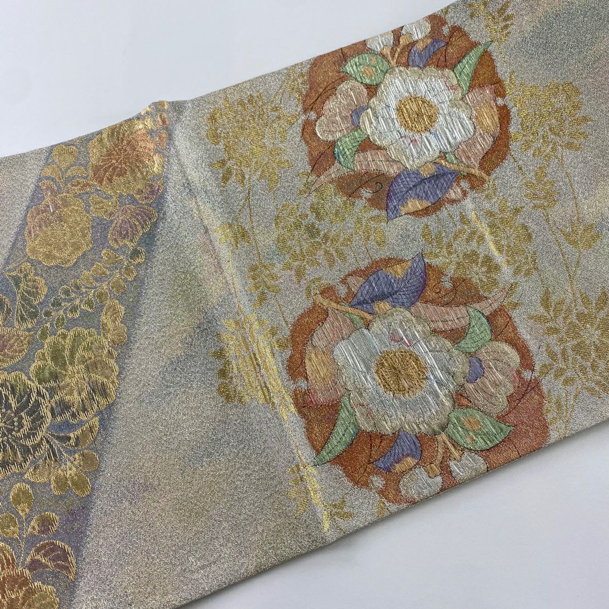 【美品】 袋帶 優品級 草花紋 椿 金金箔 金色 大鼓圖案 純蠶絲