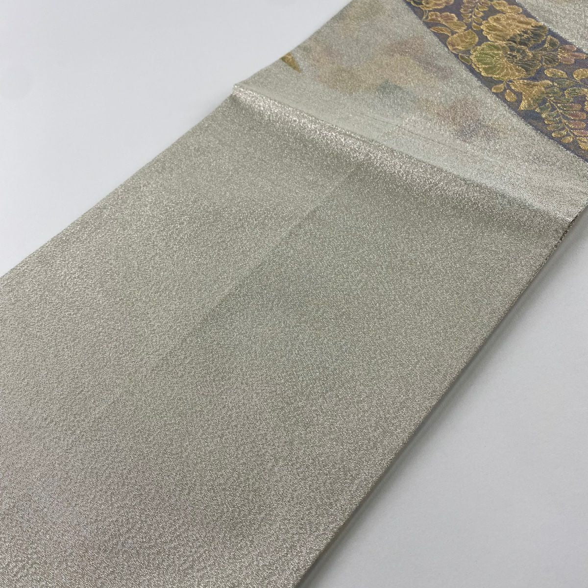 【美品】 袋帶 優品級 草花紋 椿 金金箔 金色 大鼓圖案 純蠶絲