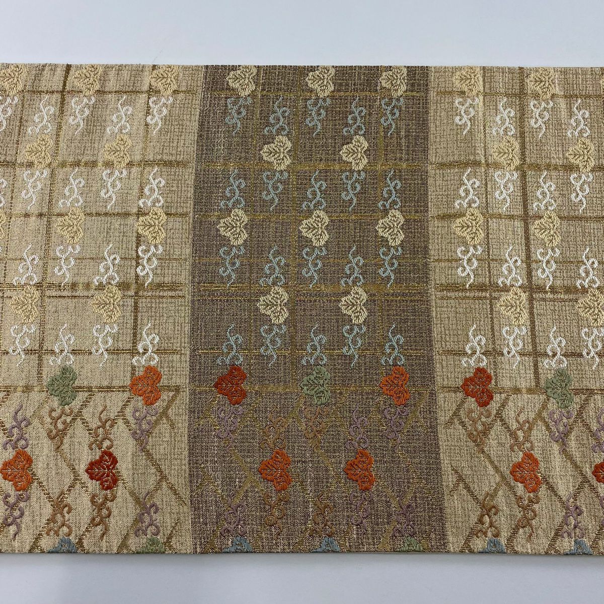 【美品】 袋帶 秀品級 格子 唐草紋 刺繡 金金箔 米色 六通 純蠶絲