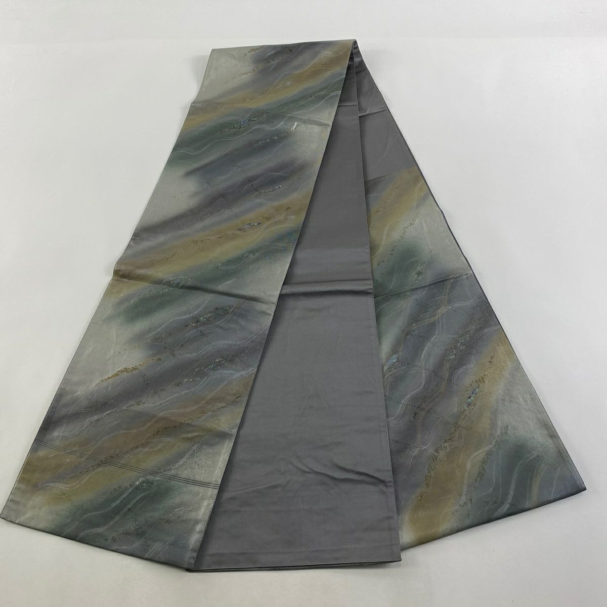 【美品】 袋帶 秀品級 霞 幾何學 螺鈿金金箔 灰綠 六通 純蠶絲