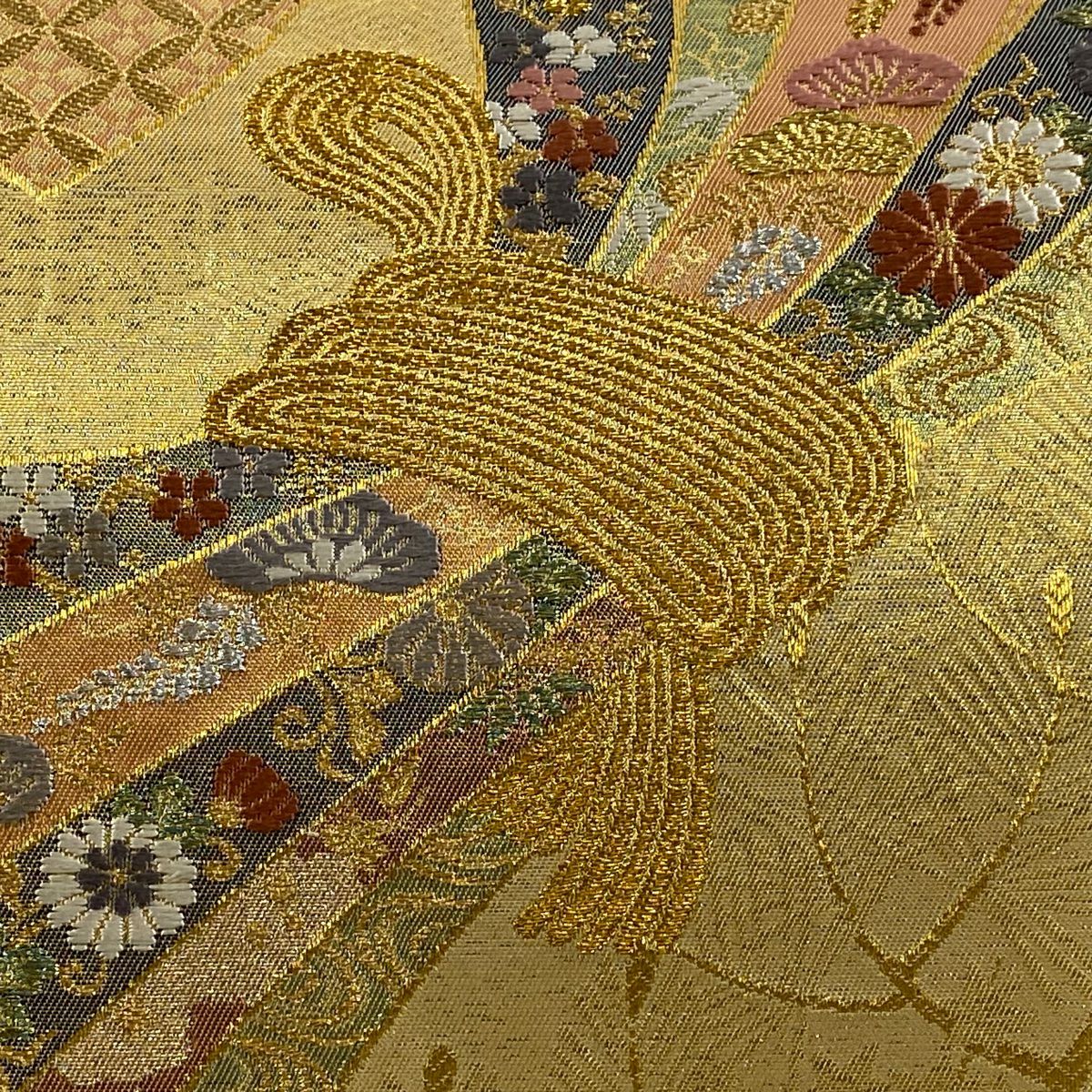 袋帶 秀品級 振袖禮服禮服用 束帶熨斗紋 草花紋紋 金絲 金金箔 金色 六通 純蠶絲