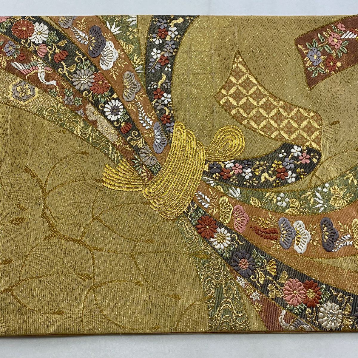 袋帶 秀品級 振袖禮服禮服用 束帶熨斗紋 草花紋紋 金絲 金金箔 金色 六通 純蠶絲
