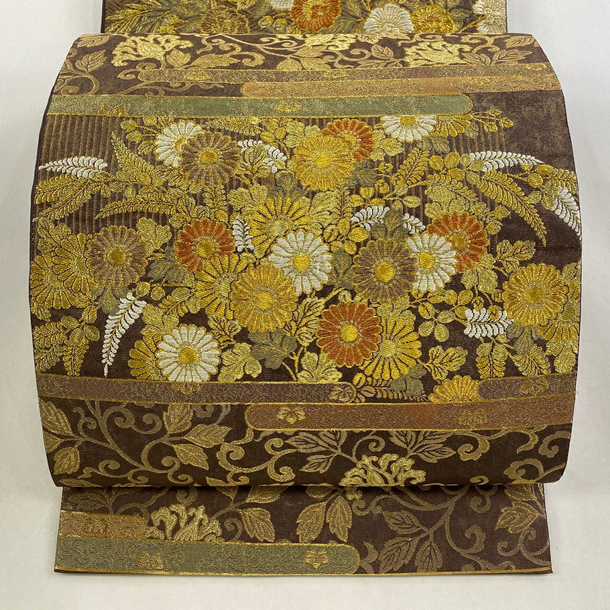 【美品】 袋帶 秀品級 菊花花唐草紋 金絲 金金箔 茶 六通 純蠶絲