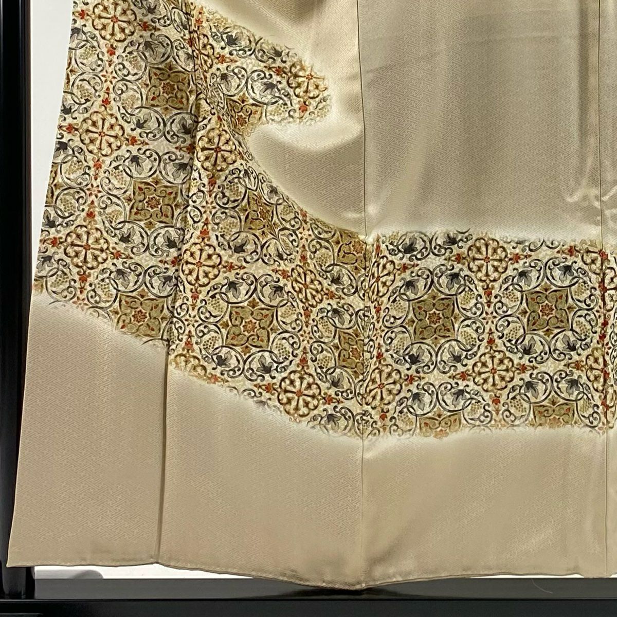 【美品】 色留袖禮服 身長154.5cm 袖長61cm S 雙層 葡萄唐草紋 幾何學圖案 金銀彩 漸層 米色 純蠶絲 秀品級 五個紋
