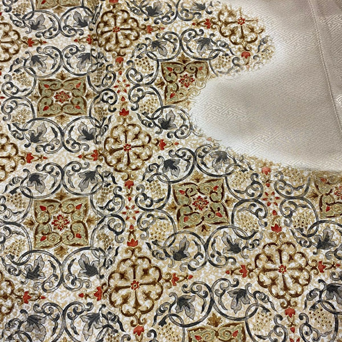 【美品】 色留袖禮服 身長154.5cm 袖長61cm S 雙層 葡萄唐草紋 幾何學圖案 金銀彩 漸層 米色 純蠶絲 秀品級 五個紋