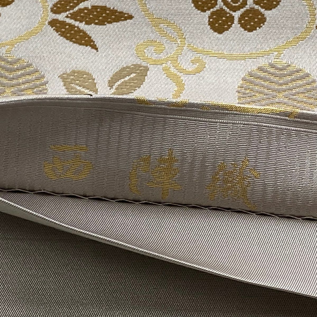 【美品】 袋帶 逸品級 金金箔屋清兵衛 落款あり 西陣織 笹蔓 金金箔 刺繡 薄小豆 六通 純蠶絲