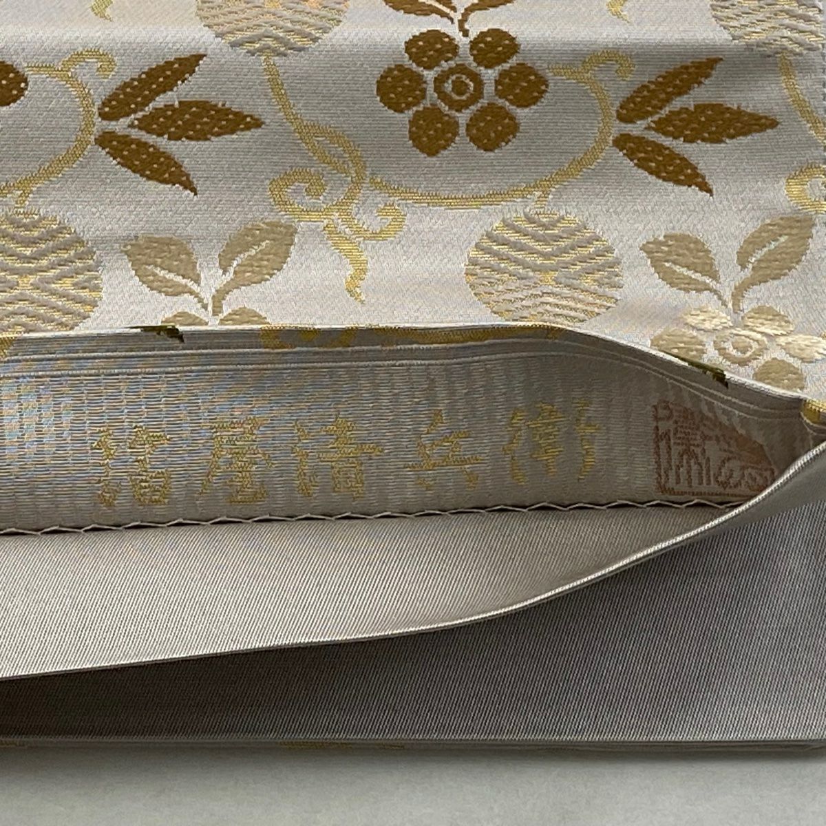 【美品】 袋帶 逸品級 金金箔屋清兵衛 落款あり 西陣織 笹蔓 金金箔 刺繡 薄小豆 六通 純蠶絲