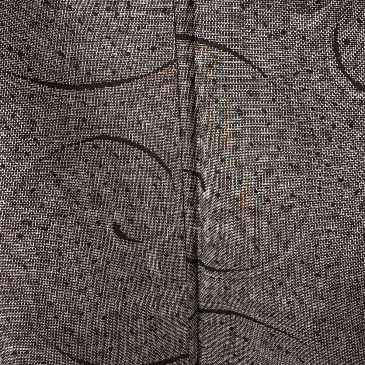【美品】 大島紬織 身長159.5cm 袖長64.5cm M 雙層 純泥染 證書附帶 唐草紋 灰茶 純蠶絲 逸品級