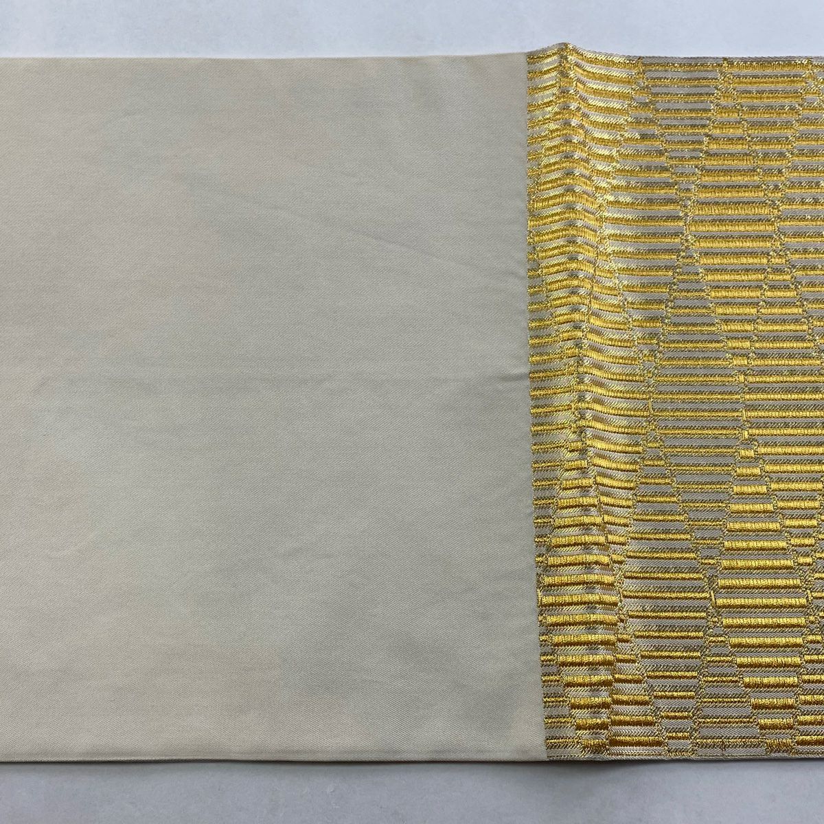 【美品】 袋帶 逸品級 川島織物 落款あり 縞 幾何學圖案 金絲 金金箔 金色 六通 純蠶絲