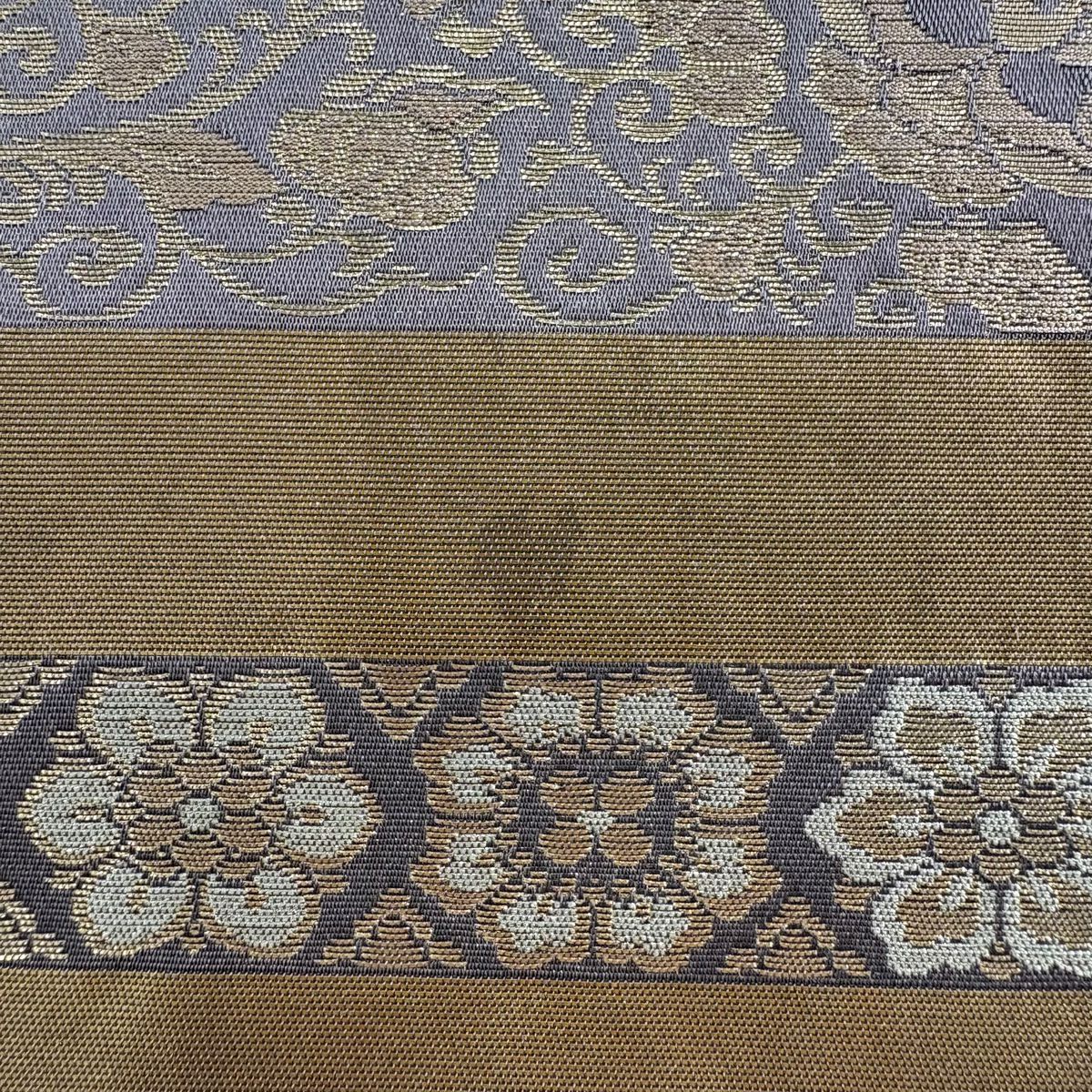 袋帶 名品級 金金箔屋清兵衛 落款あり 明日香間道 華紋 草花紋紋 本金金箔 灰紫 お太鼓柄 純蠶絲