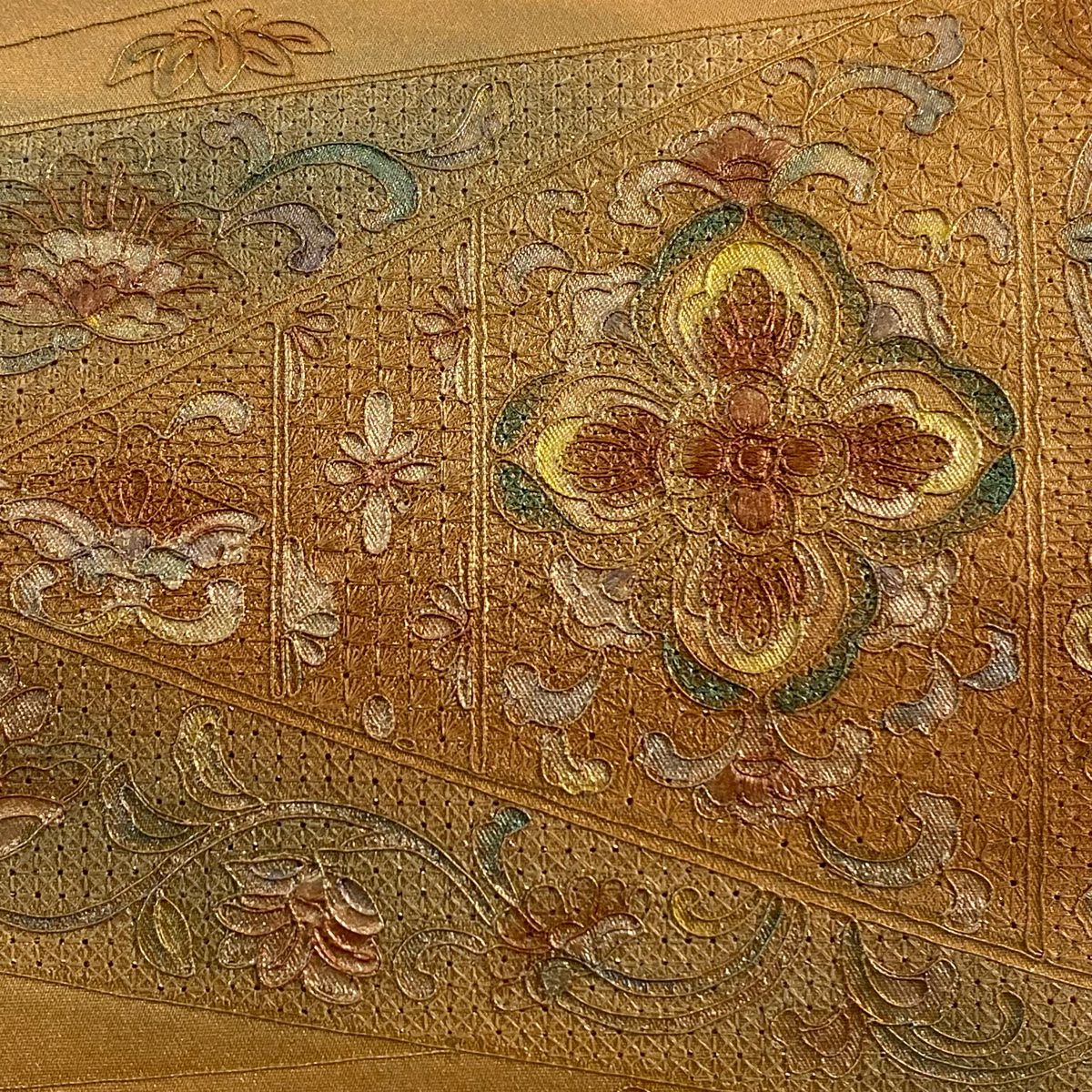 【美品】 袋帶 秀品級 華紋 草花紋 金銀彩 金絲 薄茶 細鼓圖案 純蠶絲