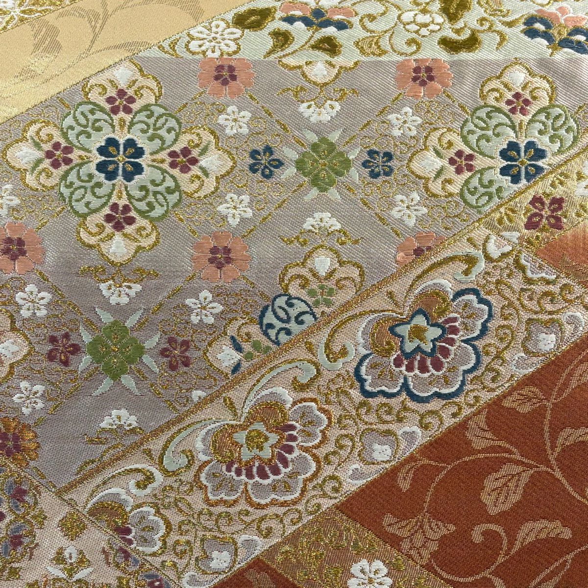 【美品】 袋帶 秀品級 華紋 花唐草紋 金絲 金金箔 米色 六通 純蠶絲