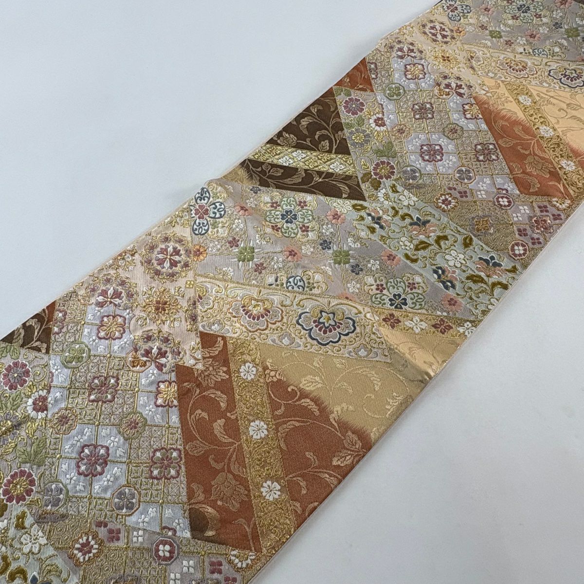 【美品】 袋帶 秀品級 華紋 花唐草紋 金絲 金金箔 米色 六通 純蠶絲