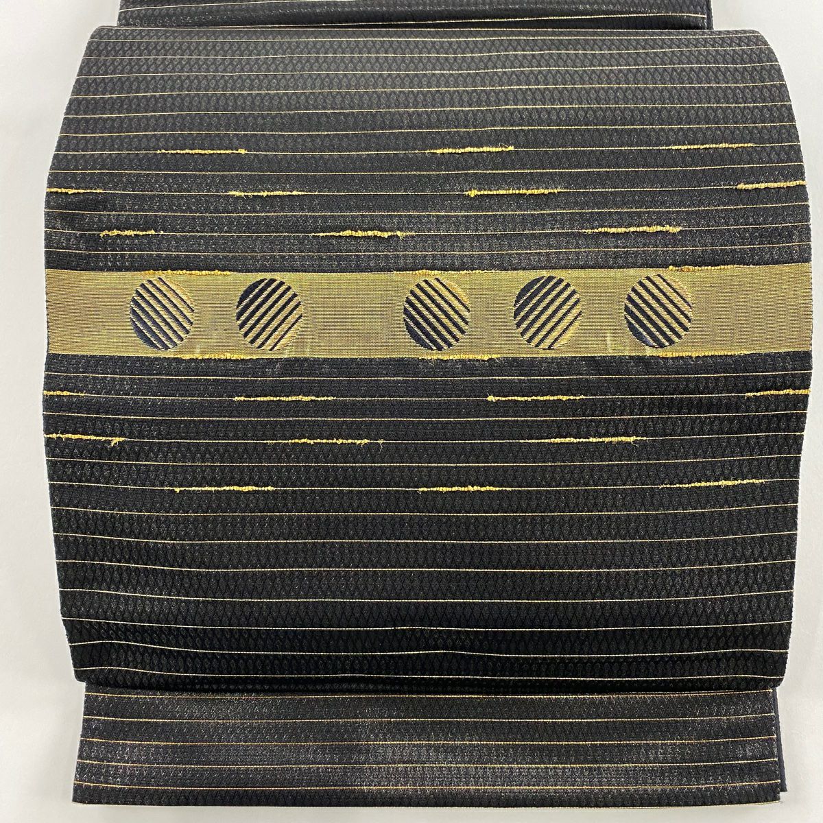 【美品】 袋帶 名品級 縞 幾何學 金絲 黑 お太鼓圖案 純蠶絲