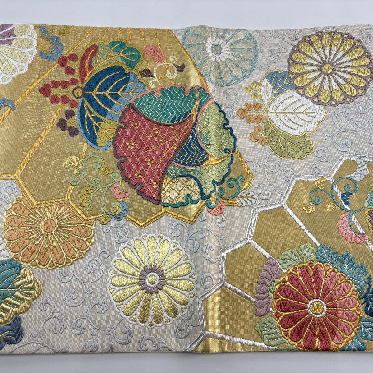 【美品】 袋帶 名品級 雪輪 菊花唐草紋 金銀彩 唐織 米色 六通 純蠶絲