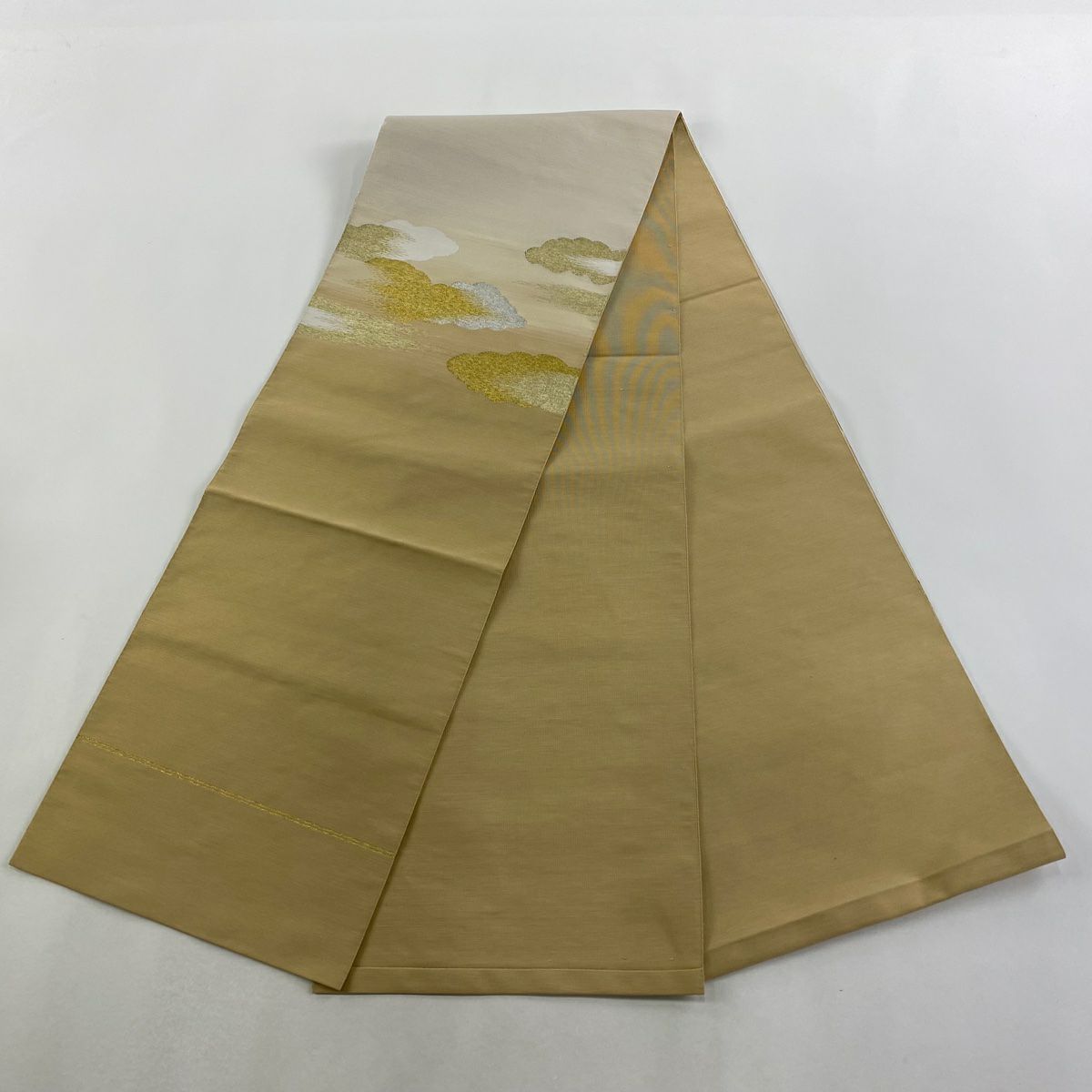 【美品】 名古屋帶 秀品級 八寸名古屋帶 雲文 金銀彩 綴織 米色 純蠶絲