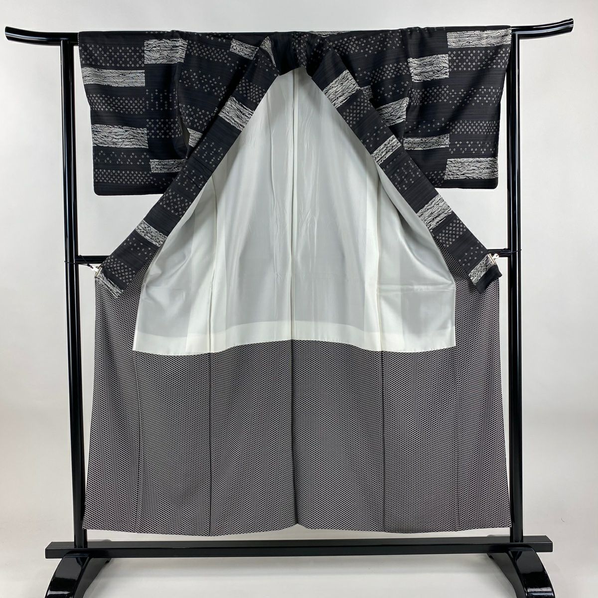 【美品】 小紋 身長155cm 袖長64cm M 雙層 紬織織 葉柄 波 黑灰 純蠶絲 名品級
