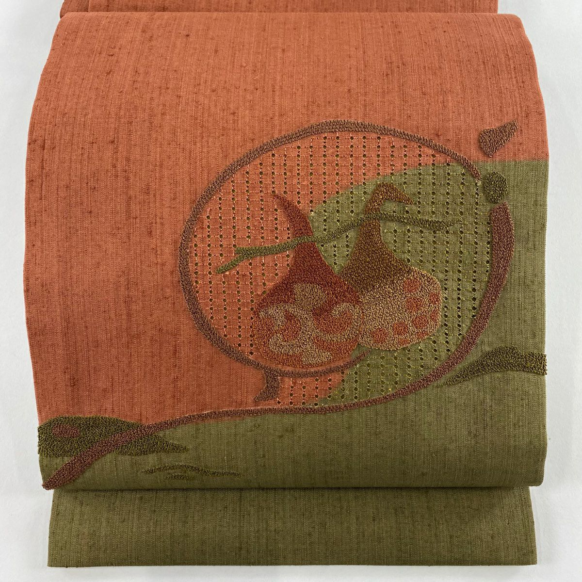 【美品】 開口名古屋帶 優品級 紬織織 生物 葉子 相良刺繡 紅茶 純蠶絲