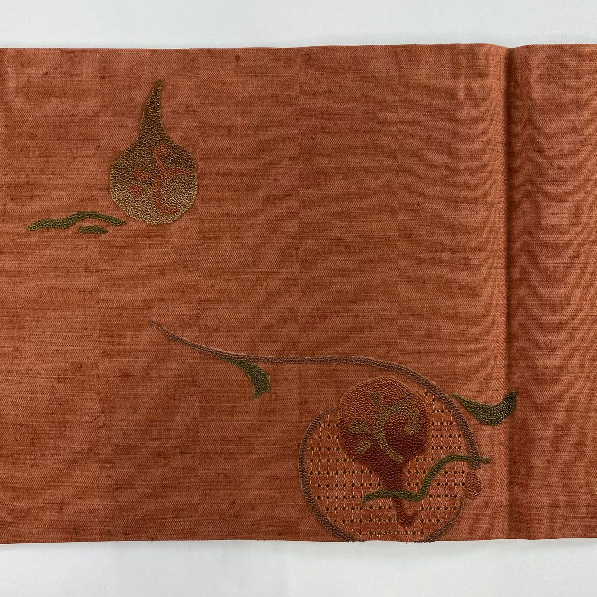 【美品】 開口名古屋帶 優品級 紬織織 生物 葉子 相良刺繡 紅茶 純蠶絲