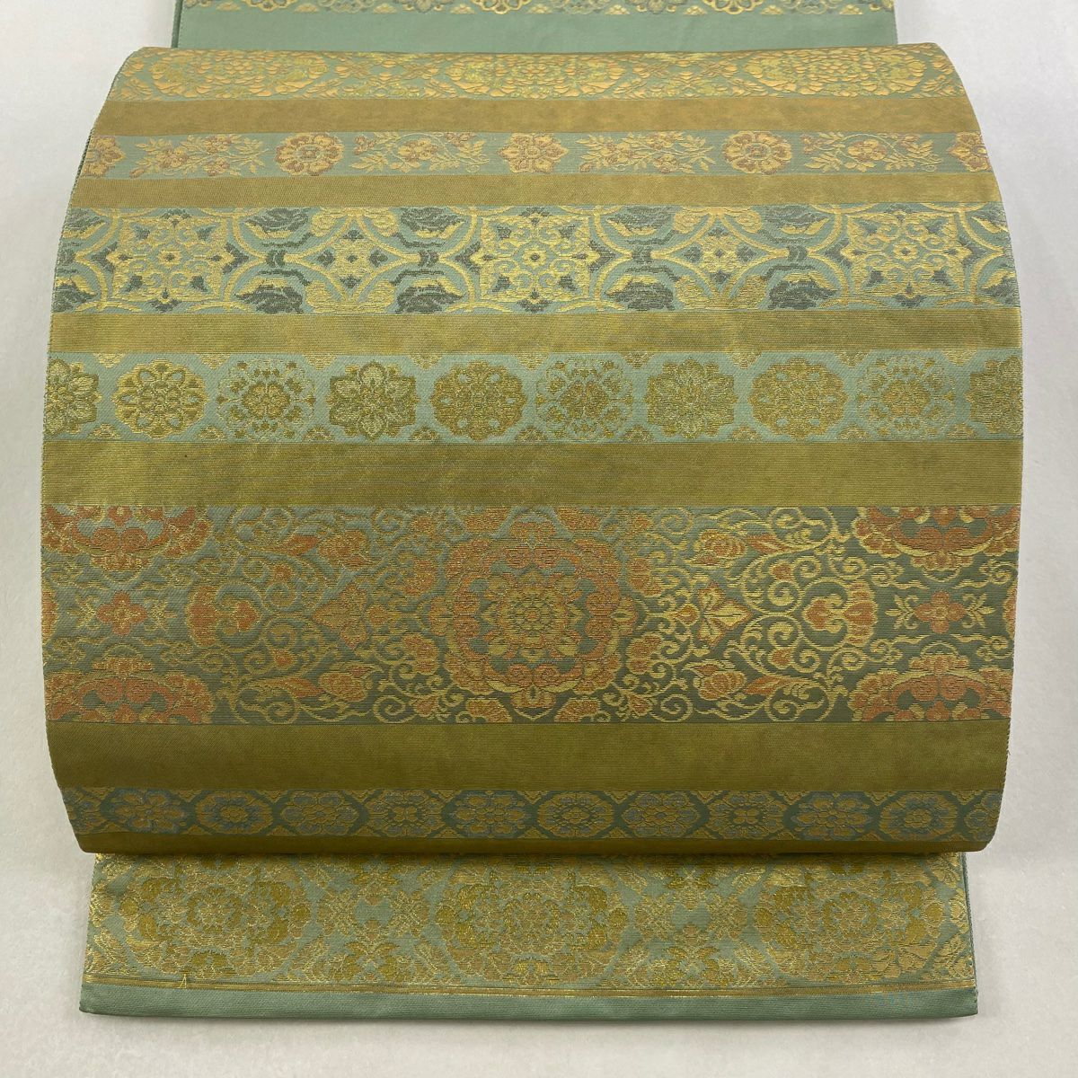 【美品】 袋帶 秀品級 華紋 花唐草紋 金金箔 金絲 灰綠 お太鼓柄 純蠶絲