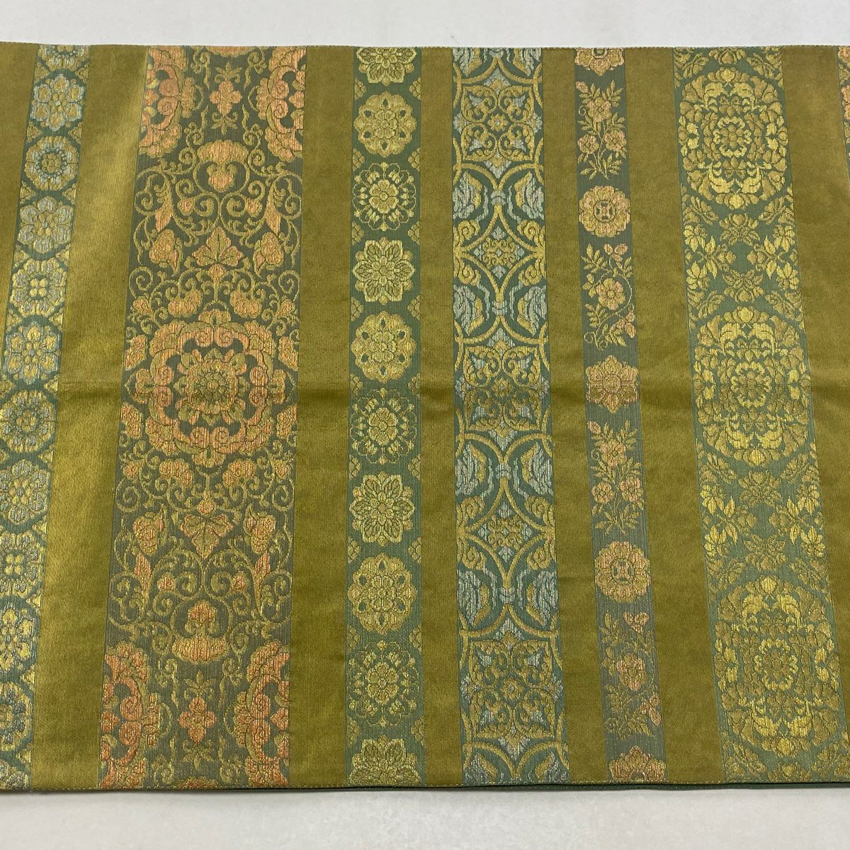 【美品】 袋帶 秀品級 華紋 花唐草紋 金金箔 金絲 灰綠 お太鼓柄 純蠶絲