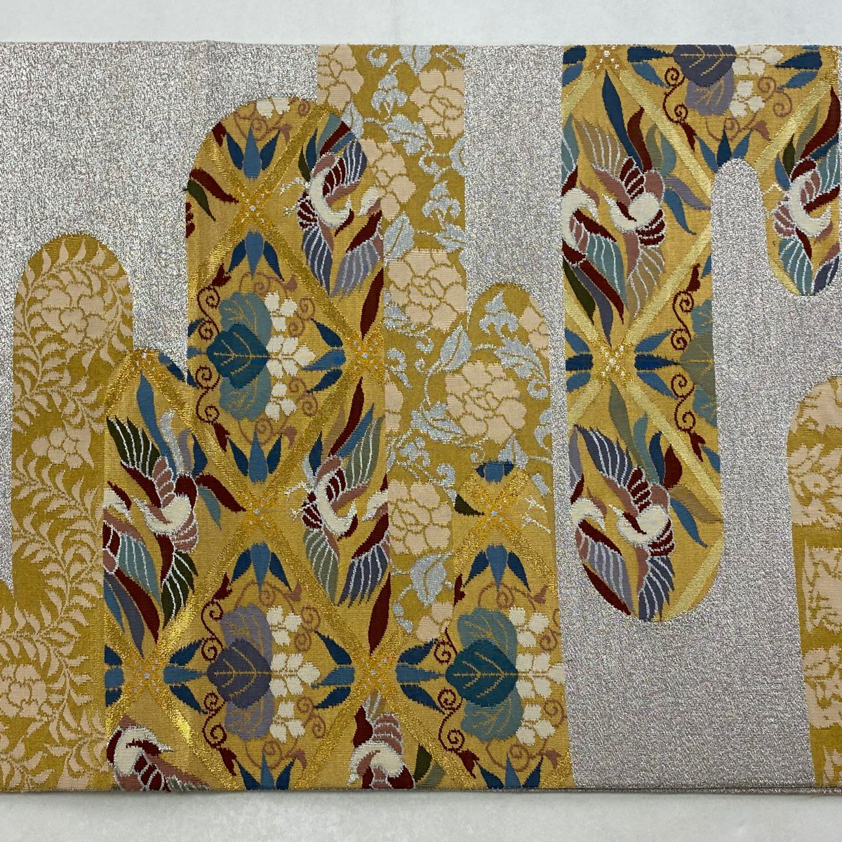 【美品】 袋帶 秀品級 霞取鳳凰桐紋樣 金銀彩 金金箔 淺紫色 大鼓圖案 純蠶絲