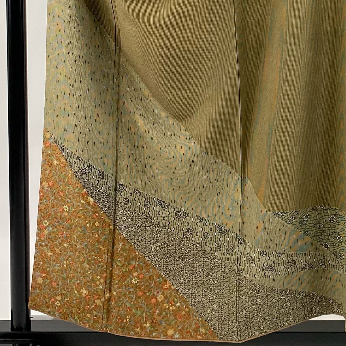 【美品】 付下 身長156.5cm 袖長61.5cm S 雙層 落款あり 草花紋紋 縱條 山吹茶 純蠶絲 秀品級