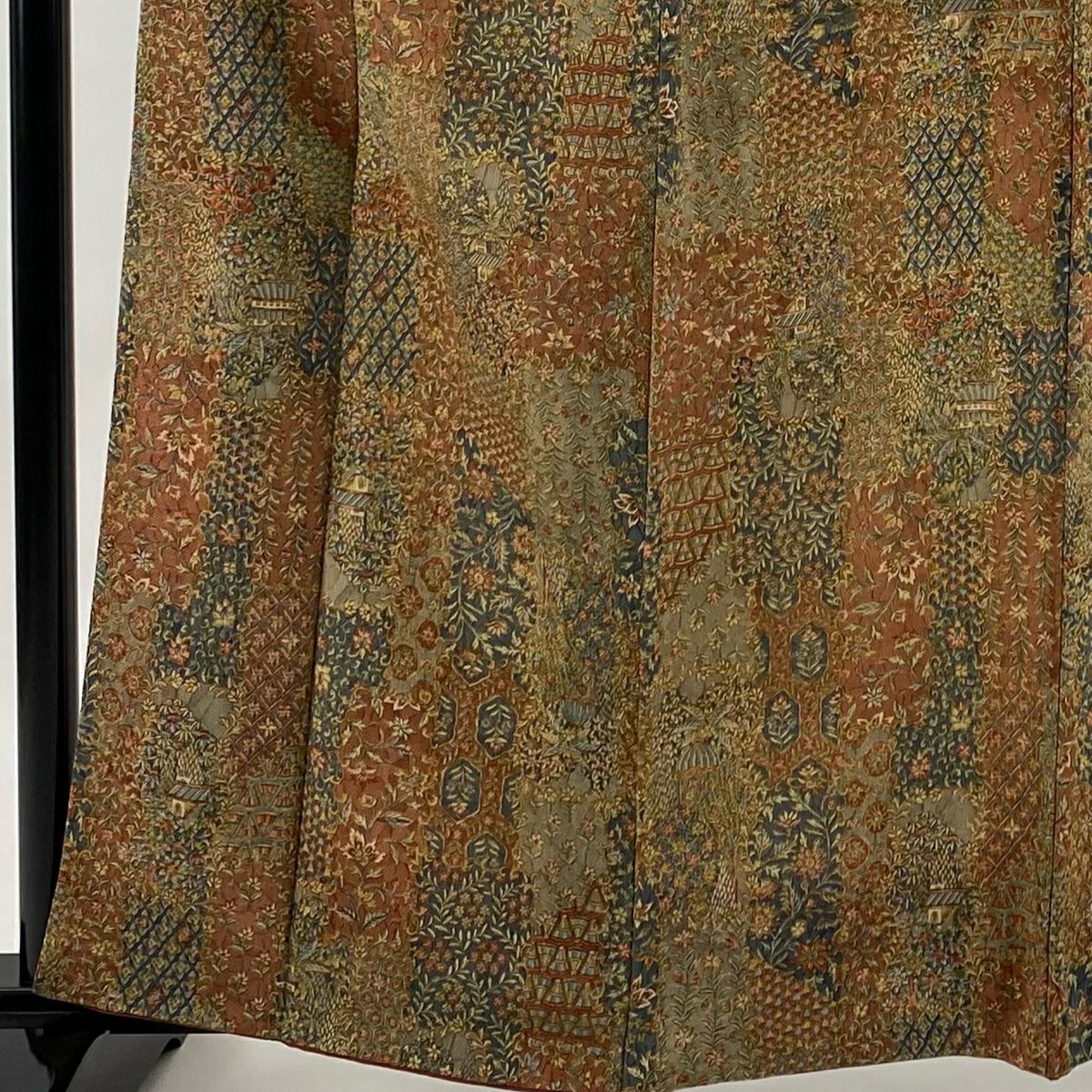 【美品】 小紋 身長161.5cm 袖長63.5cm S 雙層 二代目 更甚 落款あり 草花紋紋 建物 縮緬 紅茶 純蠶絲 秀品級