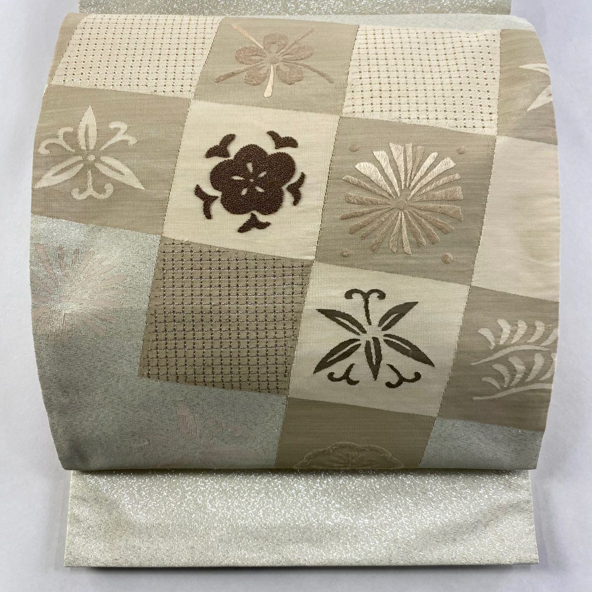 【美品】 袋帶 名品級 松樹竹子梅花 變化市松樹 刺繡 金金箔 米色 大鼓圖案 純蠶絲