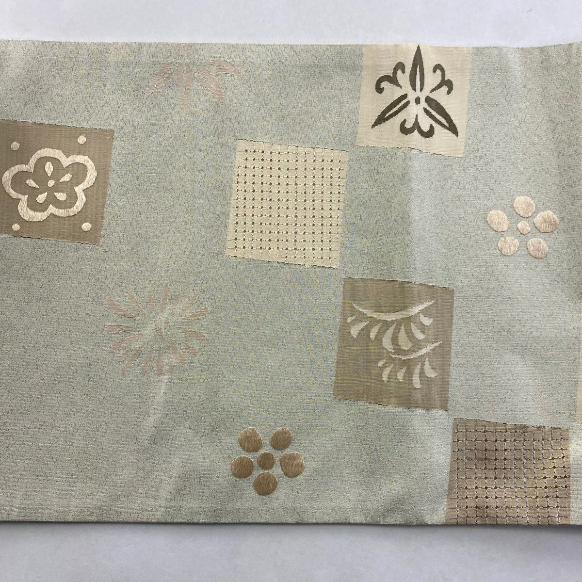 【美品】 袋帶 名品級 松樹竹子梅花 變化市松樹 刺繡 金金箔 米色 大鼓圖案 純蠶絲