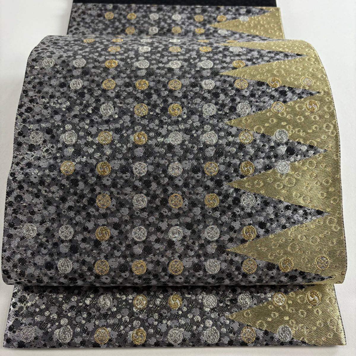 【美品】 袋帶 名品級 じゅらく 落款あり 幾何學圖案 金銀彩 金金箔 灰 深藍 六通 純蠶絲