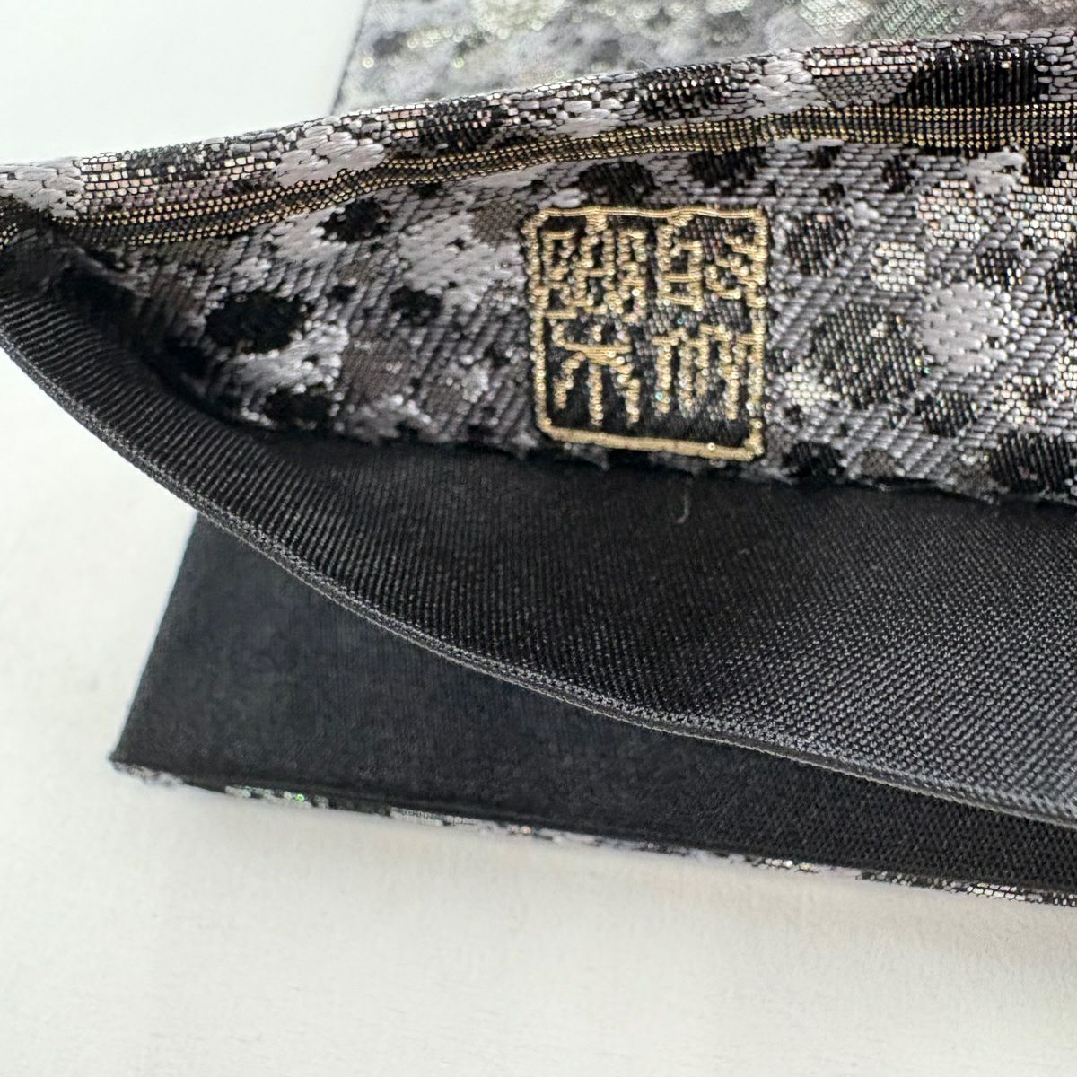 【美品】 袋帶 名品級 じゅらく 落款あり 幾何學圖案 金銀彩 金金箔 灰 深藍 六通 純蠶絲