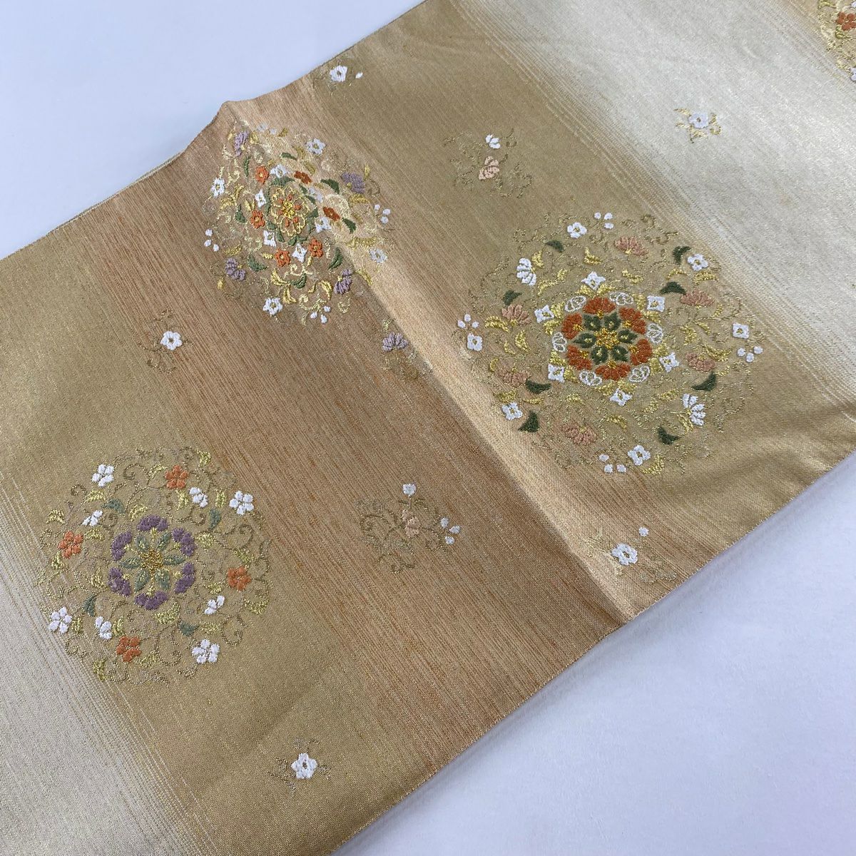 【美品】 袋帶 秀品級 華紋 花唐草紋 金絲 金金箔 米色 六通 純蠶絲