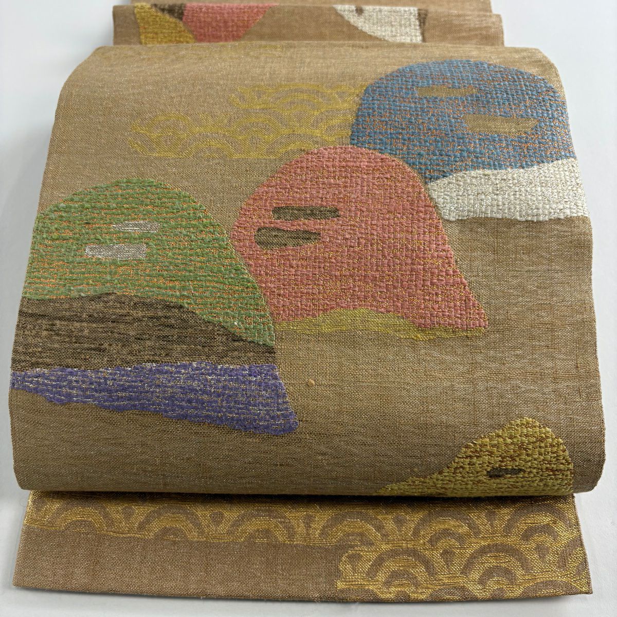 【美品】 袋帶 秀品級 落款あり 紬織織 山並 青海波 金金箔 茶 お太鼓圖案 純蠶絲
