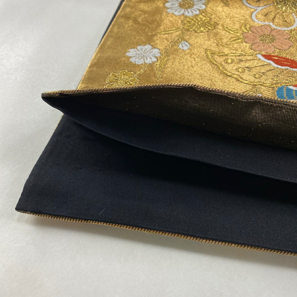 【美品】 袋帶 秀品級 草花紋紋 蝶 金銀彩 金色 六通 純蠶絲