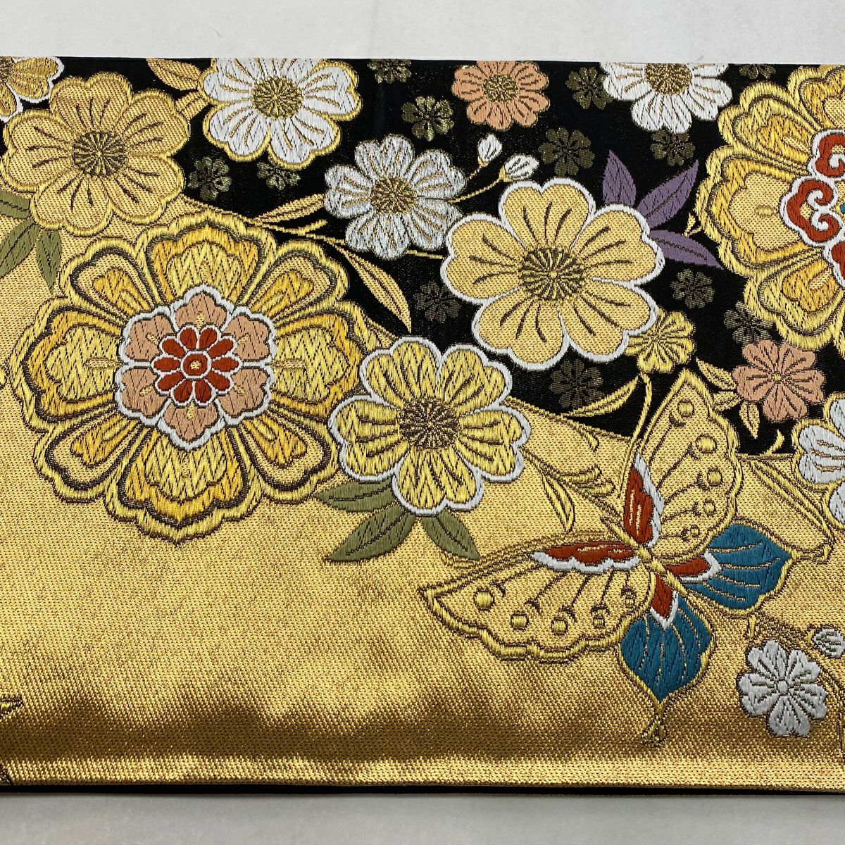 【美品】 袋帶 秀品級 草花紋紋 蝶 金銀彩 金色 六通 純蠶絲