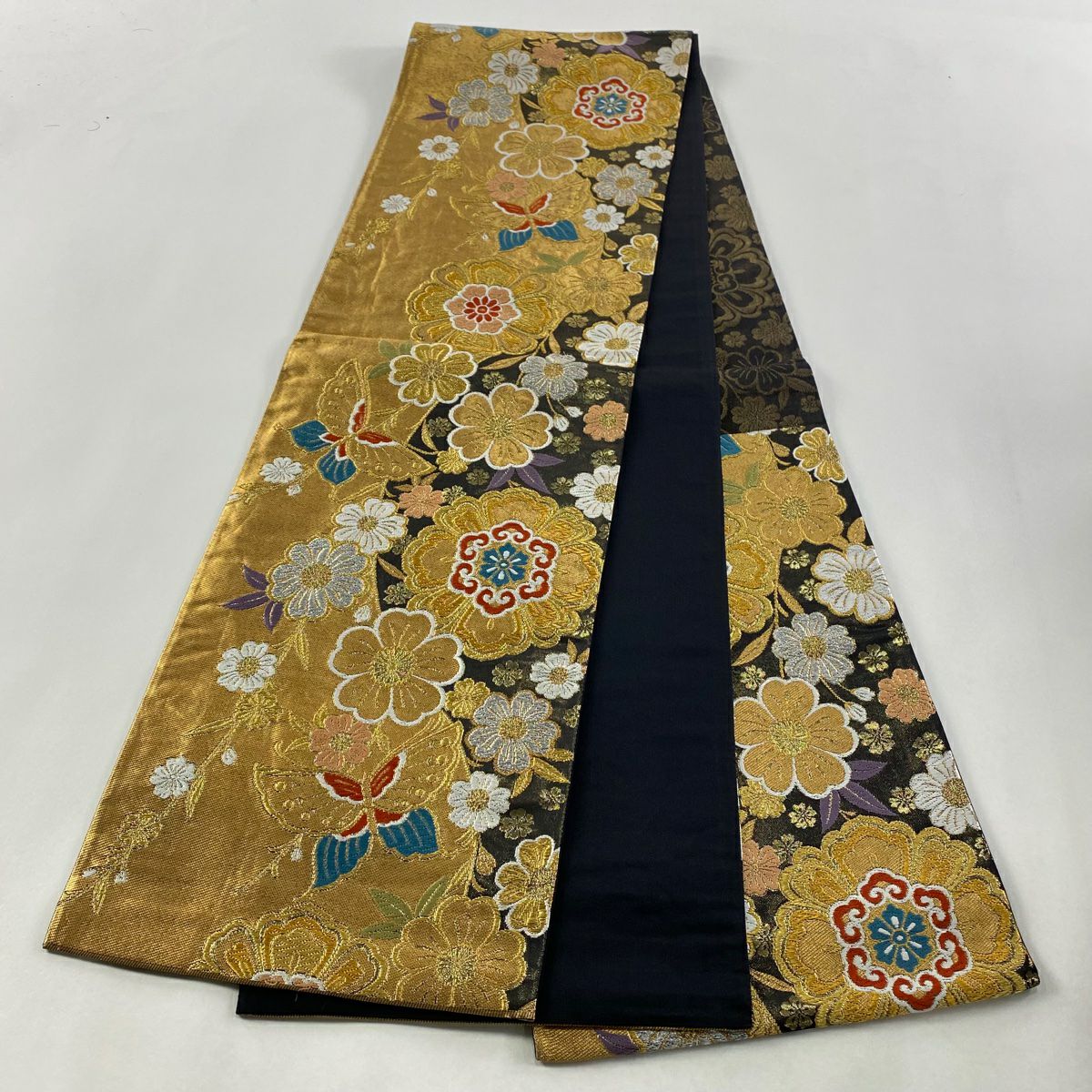 【美品】 袋帶 秀品級 草花紋紋 蝶 金銀彩 金色 六通 純蠶絲