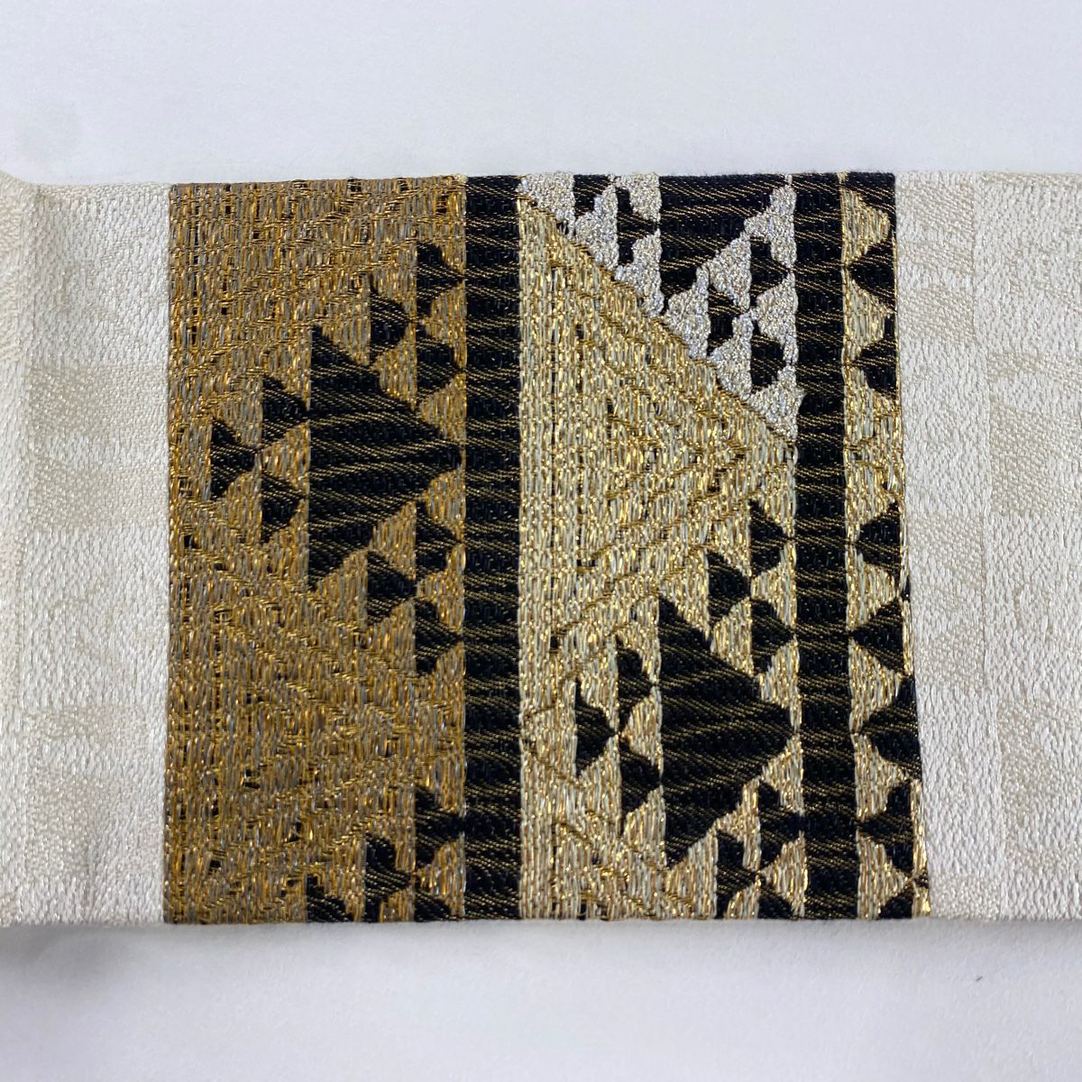 【美品】 名古屋帶 逸品級 鱗紋 縞紋 金絲 金金箔 米色 純蠶絲