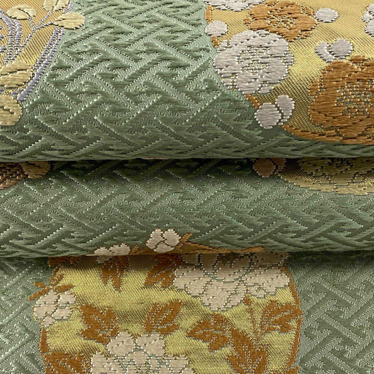 【美品】 袋帶 名品級 花丸紋 刺繡 金金箔 蓬色 六通 純蠶絲