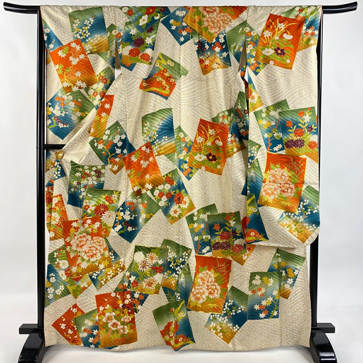 振袖禮服 身長167cm 袖長65cm M 雙層 色紙 草花紋紋 刺繡 金線 奶油色 純蠶絲 名品級