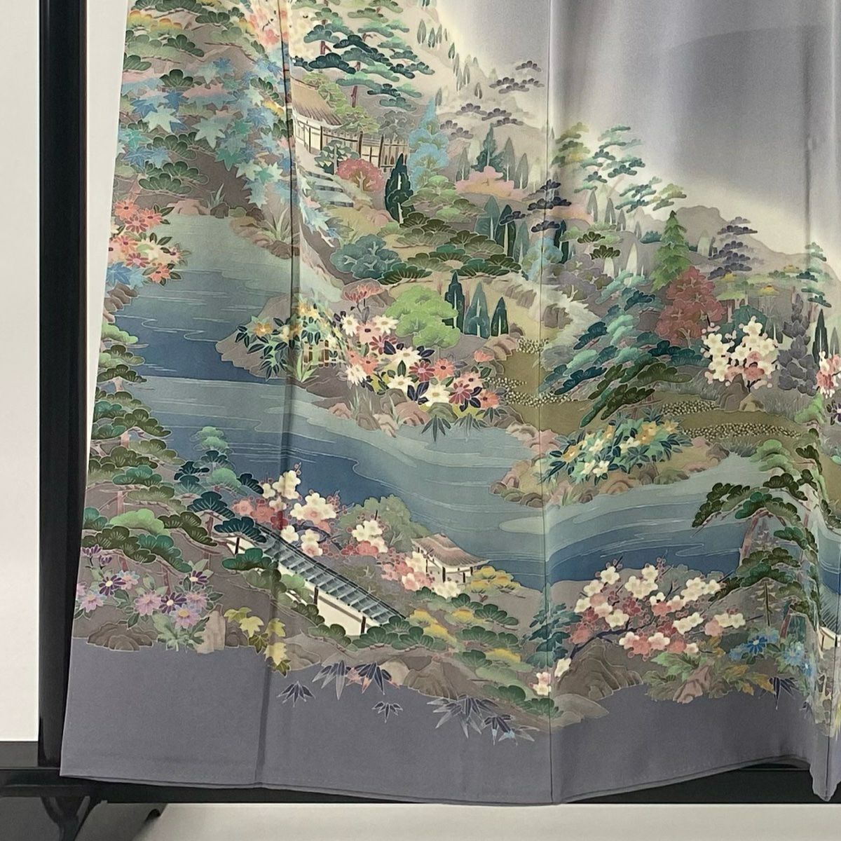 色留袖禮服 身長158cm 袖長65.5cm M 雙層 落款あり 風景 松樹竹子梅花 染分 ぼかし 灰紫 純蠶絲 名品級 一つ紋
