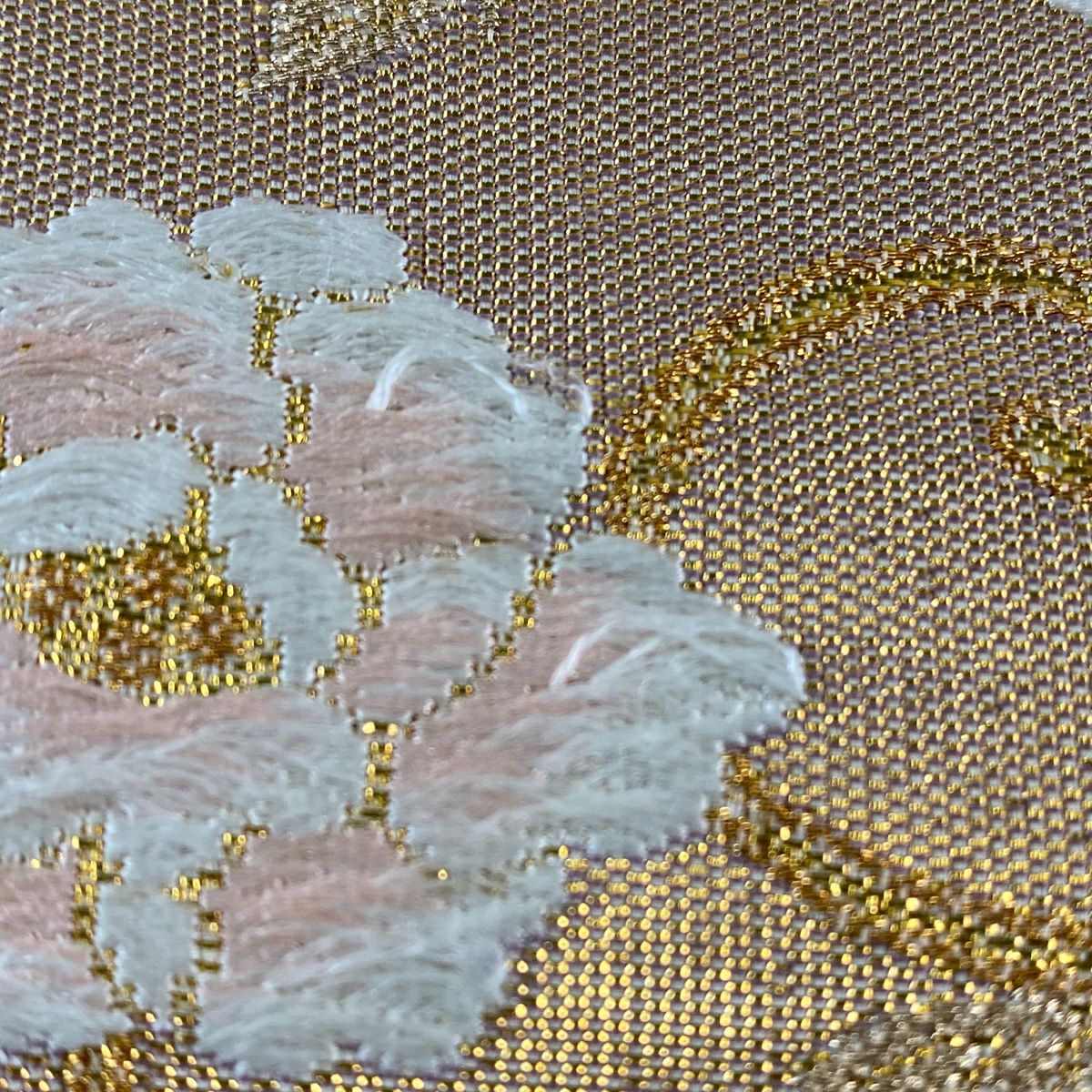 【美品】 袋帶 秀品級 關西仕立 花唐草紋 色紙 刺繡 金金箔 奶油 六通 純蠶絲